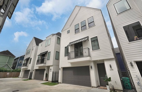 Greater Heights House | Family-Friendly Gem w/Theater Room Heights HTX
