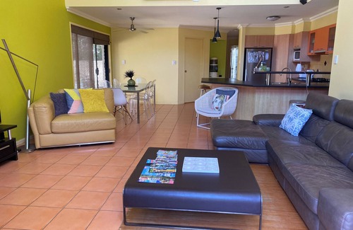 Labrador Villa | FAMILY Friendly get togethers make Special Memories - THEME PARKS, BEACH close.