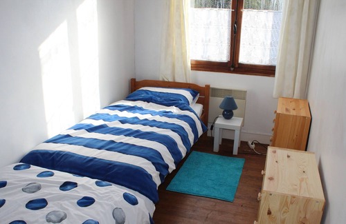 Vayres Cottage | Family Friendly Gite with Heated Pool and Fishing Lake