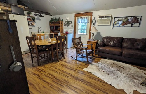 Eddyville Cabin | Family-friendly, hidden gem! Boat, Fish, Hunt, Repeat.