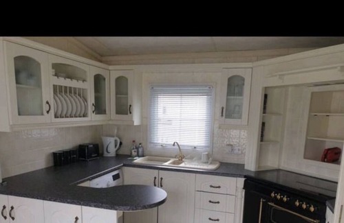 Grimsby House | Family Friendly holiday caravan, 5 mins from the beach in a peaceful location.