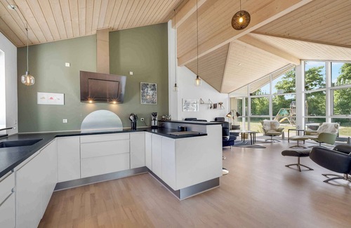 Skals House | Family-friendly holiday home w. hot tub and sauna