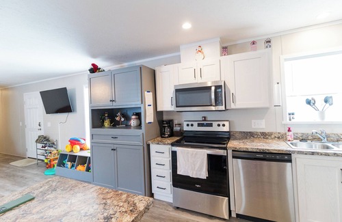 Stoutsville House | Family Friendly Home & Shop for Lake Activities & Outdoor Fun