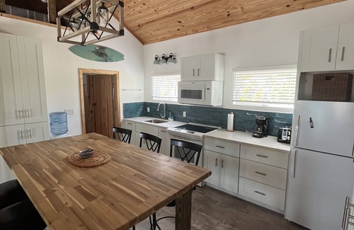 William's Town House | Family friendly house, La Vie en Rose 2 min walk to Tropic of Cancer