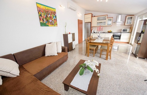 Kastel Stafilic House | Family-friendly villa, only 150m to the child-friendly beach