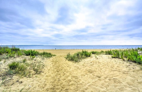 Keansburg House | Family-Friendly Keansburg Home Walk to Beach!