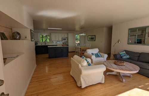 Thamesville House | Family-Friendly Lake Erie Rondeau Retreat