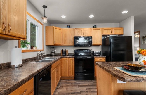 Plainfield Cottage | Family Friendly Lake Home Sleeps 14, Sandy Beach, Lake Toys, Fire Pit, Sunrises!