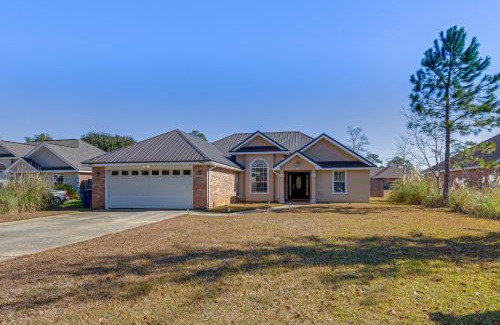 Ocean Springs House | Family-Friendly Ocean Springs Home Grill, Hot Tub