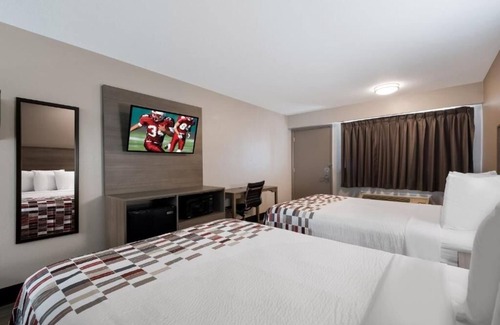 Graysville Hotel | Family-friendly Room w/Free Cable, Modern Furnishings, & Cozy Atmosphere