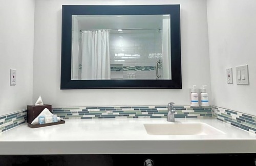 Old Towne House | Family-Friendly Room Near Waterfront and Local Seal Beach Charm