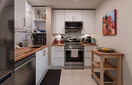 Gibsons Apartment | Family-friendly Urban Oasis with Beautiful Garden