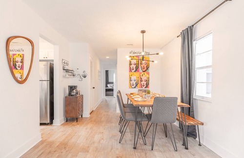 Survey Creek Apartment | Family-Friendly Condo– Sleeps 11 - Palm Wave Stays