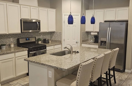 North Las Vegas House | Family friendly home. Perfect for snowbirds. Only 20 min to strip. Pool/hot tub.
