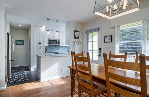Tarpon Pond House | Family-Friendly 3BR Tarpon Pond Cottage! Amenity Cards! Close to Beach/Pools