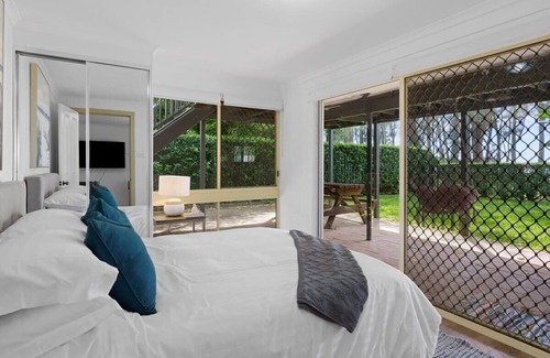 Tuggerawong House | Family-friendly Waterfront Home with Pool + Games
