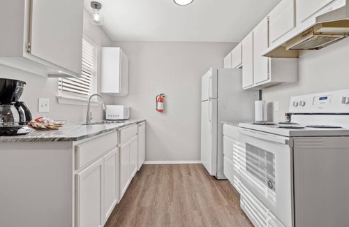 Central Arlington Apartment | Family Friendly! WALK to AT&T Stadium. Spacious & Clean.