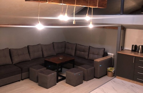 Oshakan House | Family & Friends House