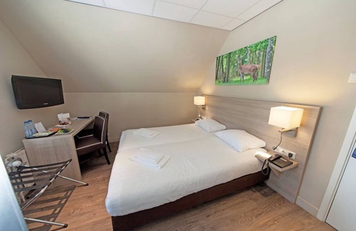 Beekbergen-West Hotel | Family Fun and Forest Adventures Just Outside Your Door! Onsite Dining!