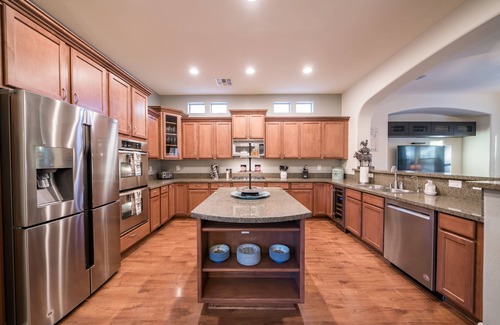Vincenz House | FAMILY FUN EMPORIUM! Billiards, HEATED Pool, 2 Lofts! Sleeps 18 Adults