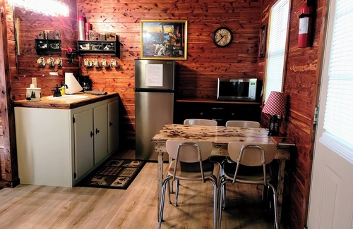 Harriet Cabin | Family fun! Minutes from the Buffalo River! Floating/Hiking/Fishing/Star Gazing