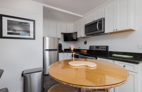 Tucson House | Family Fun Vacation, Heated Pool, Spa, Game Room, Sauna, Putting Green.