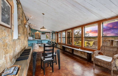 Bandera House | Family gathering favorite! Rare & private Medina river access! 5 min to Bandera!