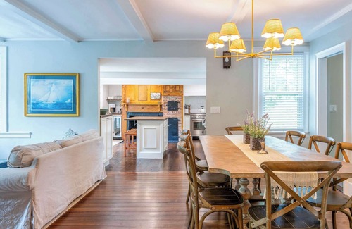 Portsmouth House | Family Getaway Bridal gathering Retreat 13