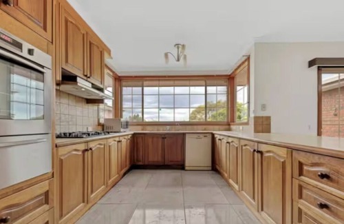 Darley House | Family Getaway, Multiple hiking spots and trails nearby