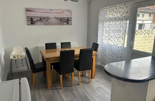 Clydach House | Family & Group Stay – 3 Bedroom Swansea Home