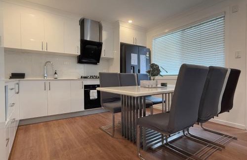 Sunnybank Hills Villa | Family Haven in Sunnybank with 2BR 2Bath 3 Beds