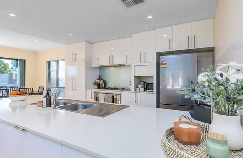 Karrinyup House | Family Haven | Long-Stay Approved | Full Amenities