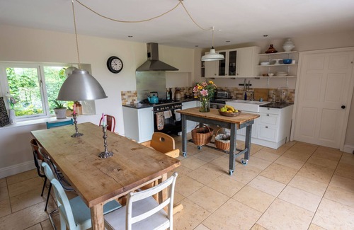 Totnes House | Family hideaway in area of outstanding natural beauty. W/hot tub. Kids favourite