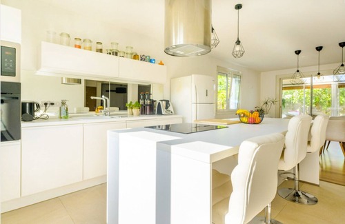 La Chapelle-sur-Erdre House | Family home with pool