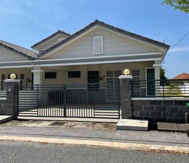Sungai Petani House | Family Holiday Home With Wifi & Netflix