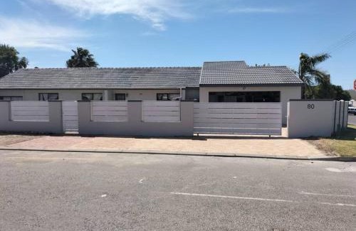 Somerset West House | Family holiday home to rent