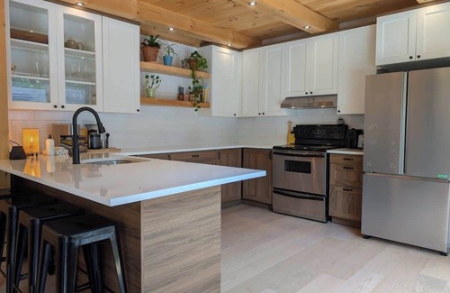 Notre-Dame-des-Laurentides House | Family Home for 12 people | Spa & Fireplace | AC
