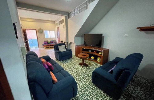 Flores Apartment | Family Home- full kitchen, bbq rooftop access, a/c