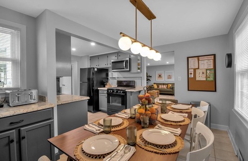 Eggertsville House | Family Home, King Beds, EV Charger, WFH, A/C