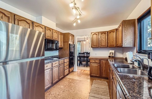 Applewood Villages House | Family Home | Sleeps 10| Near Mountains