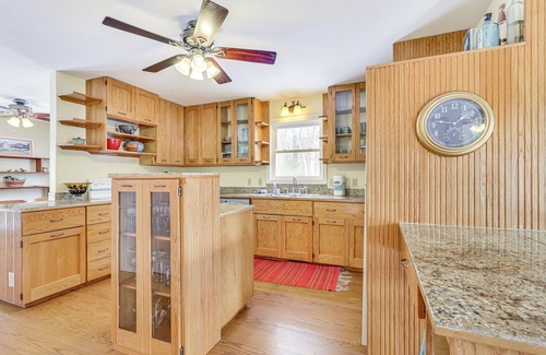 Haywood House | Family Home w/Game Room & Decks in Etlan!