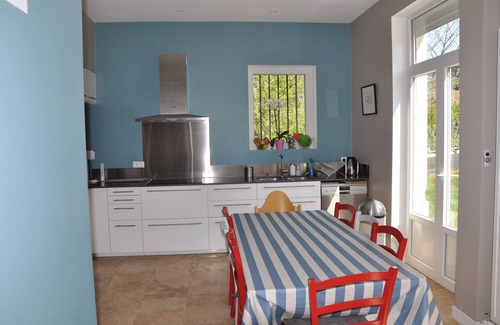 Sainte-Foy-les-Lyon House | Family house with swimming pool 3 kms from Vieux Lyon, 6 bedrooms, sleeps 10