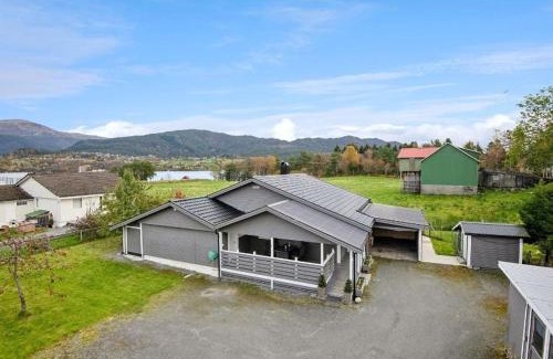 Kvinnherad House | Family house, large garden, large tarasse