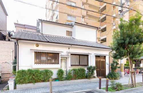 Shin-Osaka Apartment | Family house (private house)