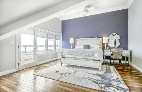 Alcona House | Family Lakeside Oasis