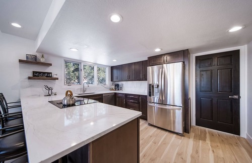 Pine House | Family Mountain getaway w/views! Close Denver, RedRocks, HOTTUB, Hiking,fishing