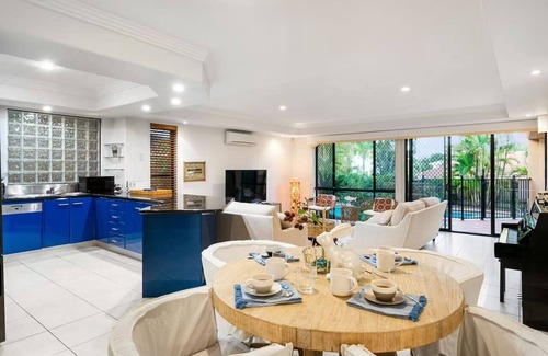 Parkinson House | Family Oasis w/Pool Living Rooms & Peaceful Vibes