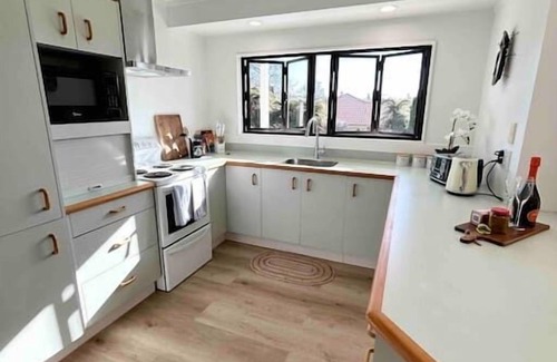 Springfield House | Family Perfect Winter Getaway, arcade, back yard, secure garage, parking