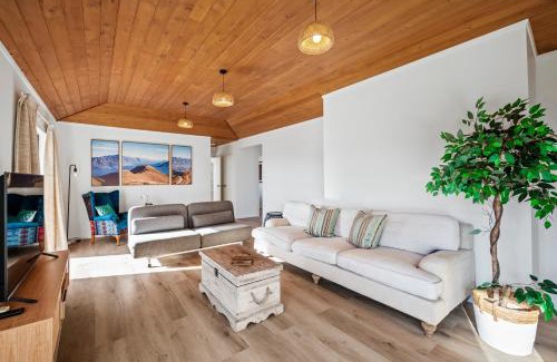 Springfield House | Family Perfect, winter getaway, secure yard, parking, mountain bikes, arcade
