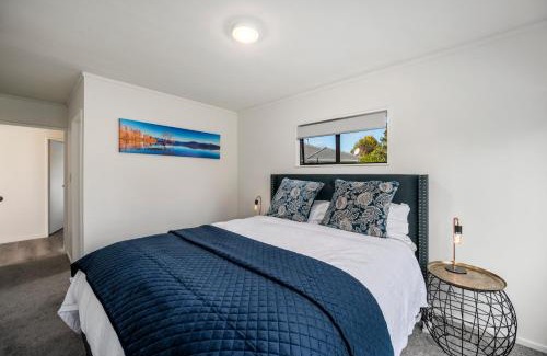 Springfield House | Family Perfect, winter getaway, secure yard, parking, mountain bikes, arcade